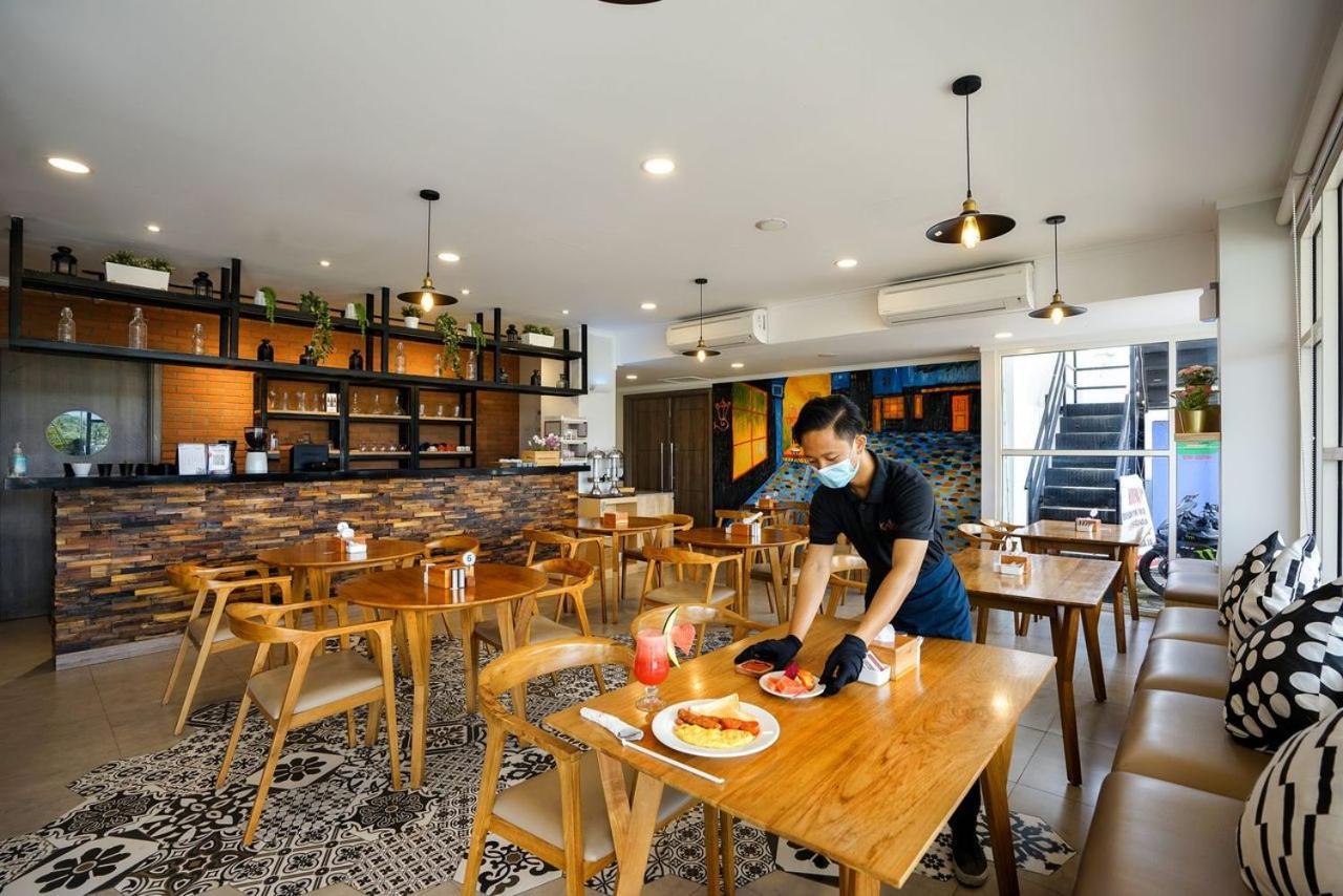 Kaloka Airport Hotel Sumbawa Besar Exteriör bild