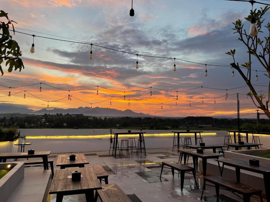 Kaloka Airport Hotel Sumbawa Besar Exteriör bild