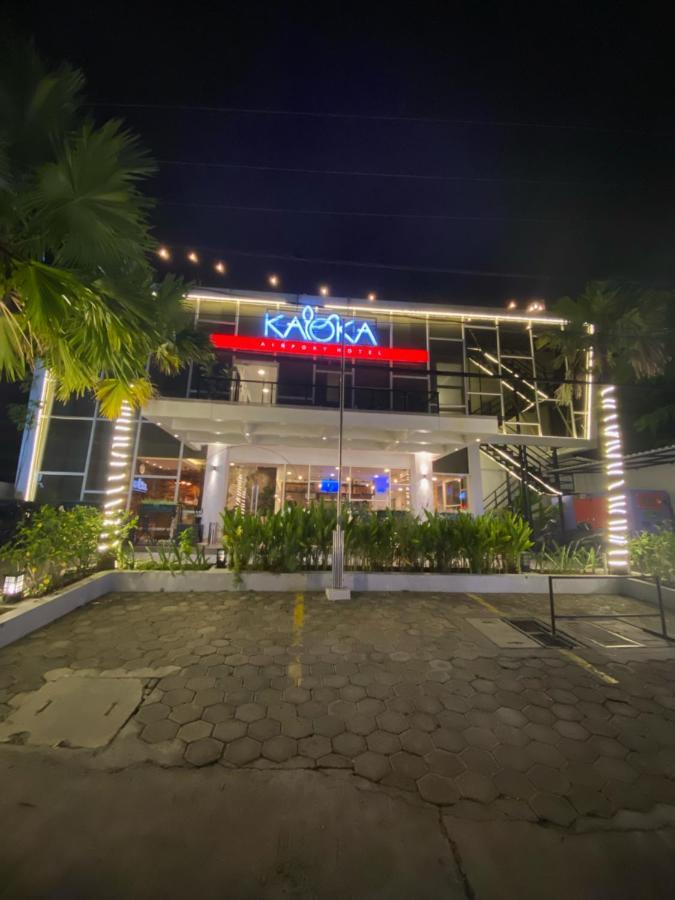 Kaloka Airport Hotel Sumbawa Besar Exteriör bild