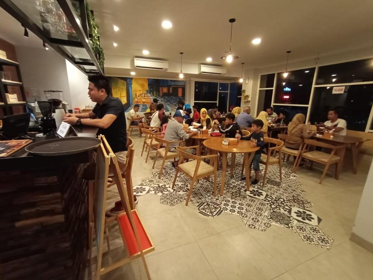 Kaloka Airport Hotel Sumbawa Besar Exteriör bild